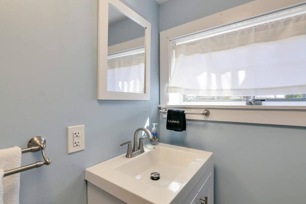 2Br Apt W/ 3 Min Walk To Downtown Swh - Low Tide Southwest Harbor Luaran gambar