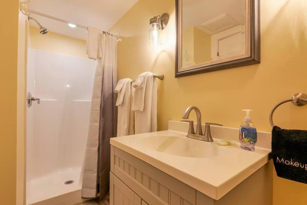 2Br Apt W/ 3 Min Walk To Downtown Swh - Low Tide Southwest Harbor Luaran gambar